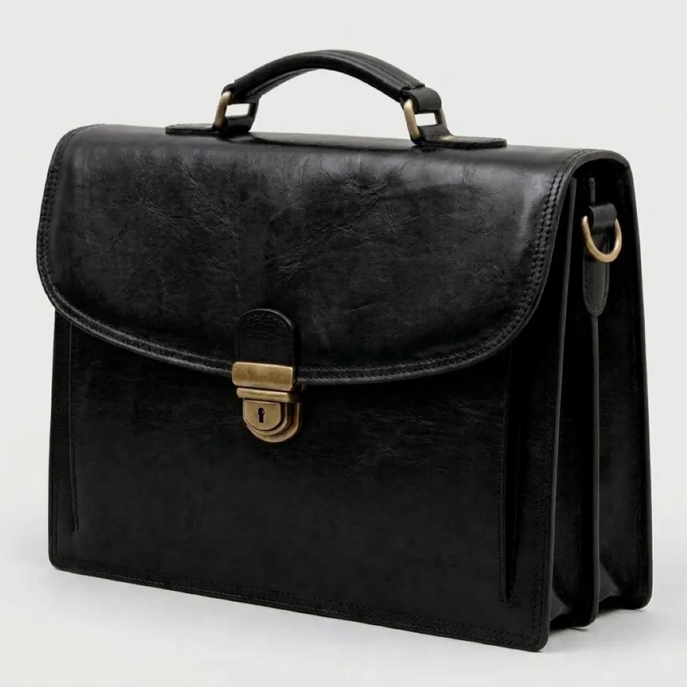 Leather Shoulder Bag for Men in Full-Grain Leather. Black